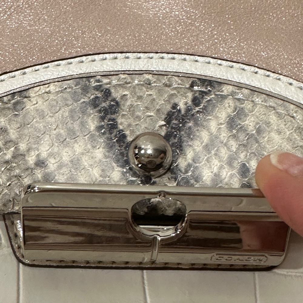 *NWOT* Coach Pink and White Shoulder Bag - Picture 4 of 11